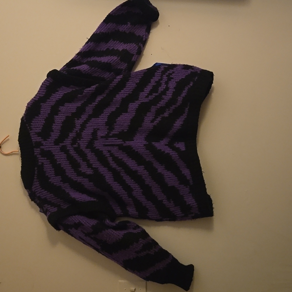 Vintage Purple and Black Sweater - Picture 4 of 4
